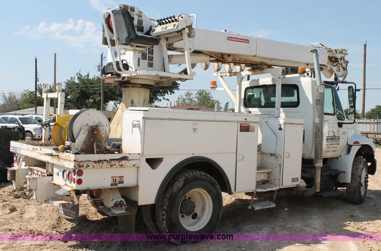 image for item J1457 2008 International DuraStar 4400 digger derrick truck