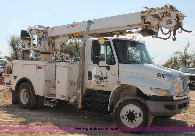 image for item J1457 2008 International DuraStar 4400 digger derrick truck