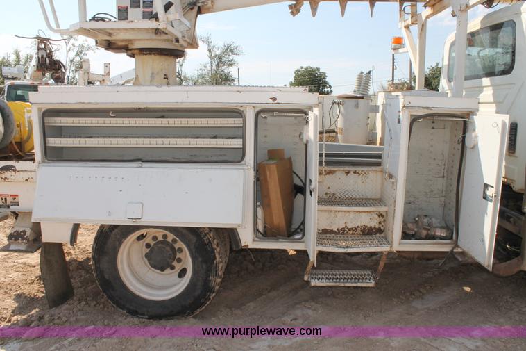 image for item J1457 2008 International DuraStar 4400 digger derrick truck