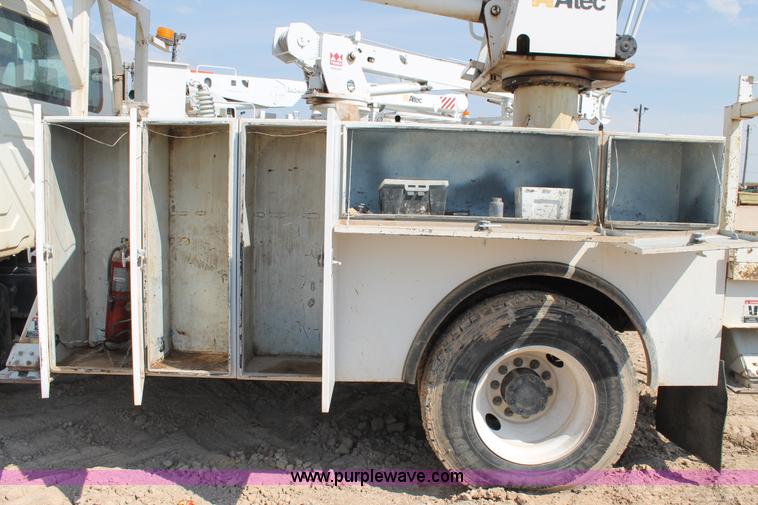 image for item J1457 2008 International DuraStar 4400 digger derrick truck