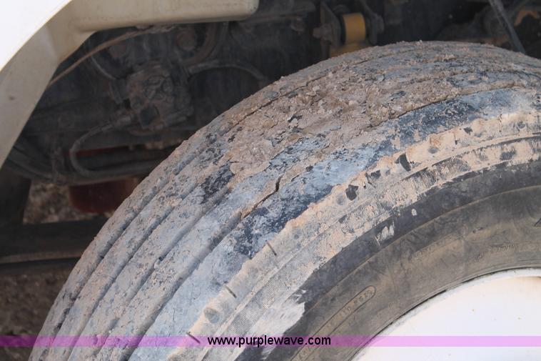 image for item J1457 2008 International DuraStar 4400 digger derrick truck