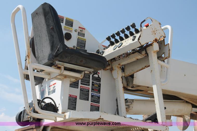 image for item J1457 2008 International DuraStar 4400 digger derrick truck