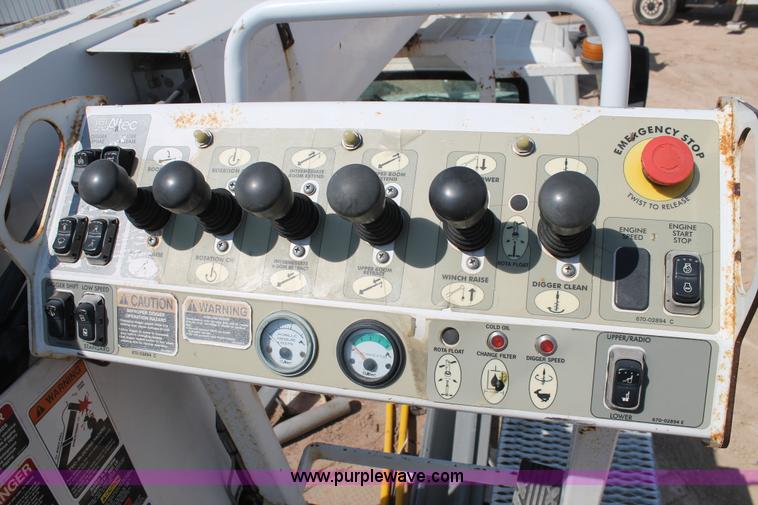 image for item J1457 2008 International DuraStar 4400 digger derrick truck