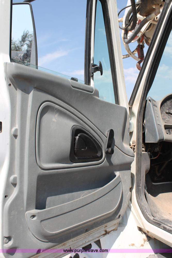 image for item J1457 2008 International DuraStar 4400 digger derrick truck