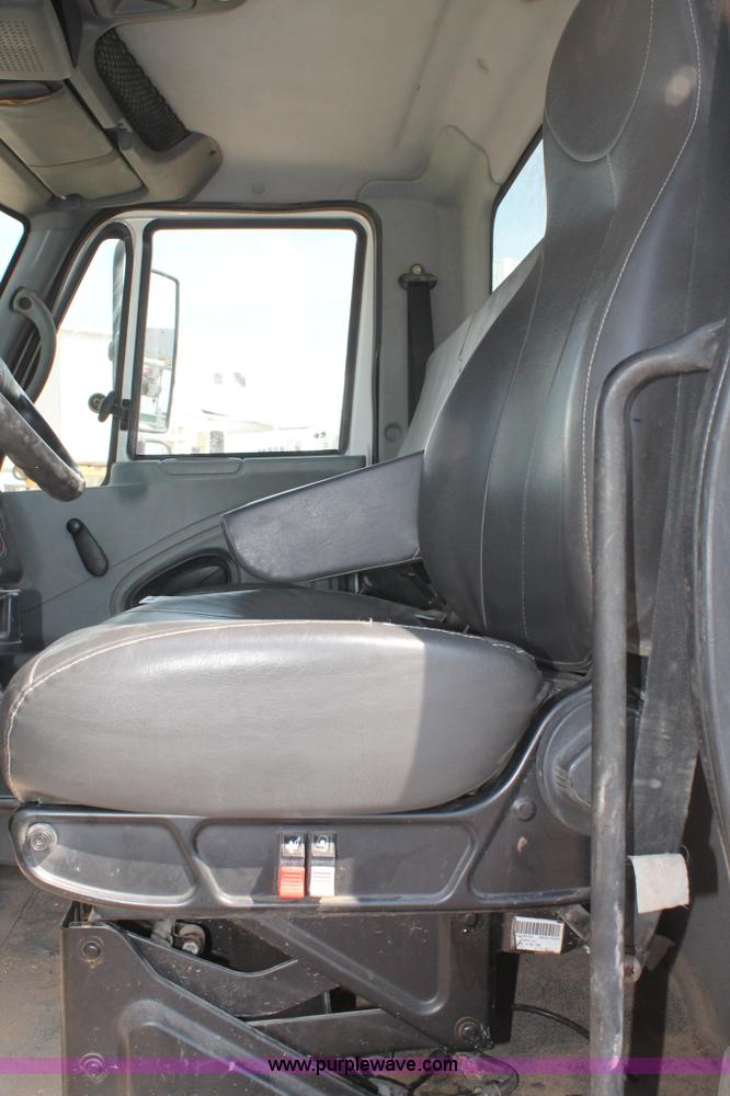 image for item J1457 2008 International DuraStar 4400 digger derrick truck