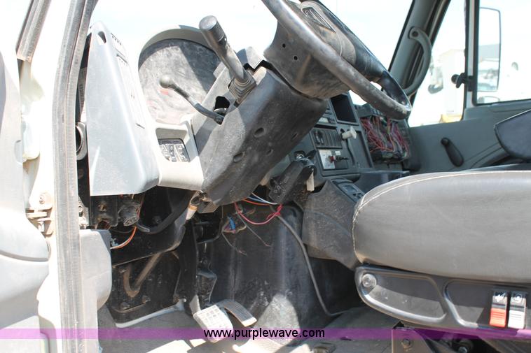 image for item J1457 2008 International DuraStar 4400 digger derrick truck