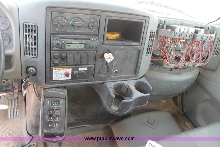 image for item J1457 2008 International DuraStar 4400 digger derrick truck