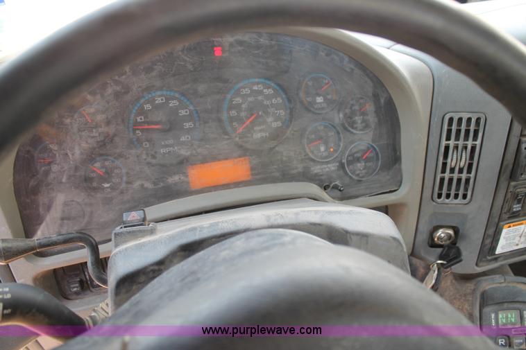 image for item J1457 2008 International DuraStar 4400 digger derrick truck