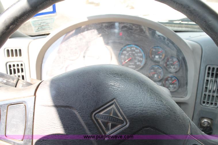 image for item J1457 2008 International DuraStar 4400 digger derrick truck