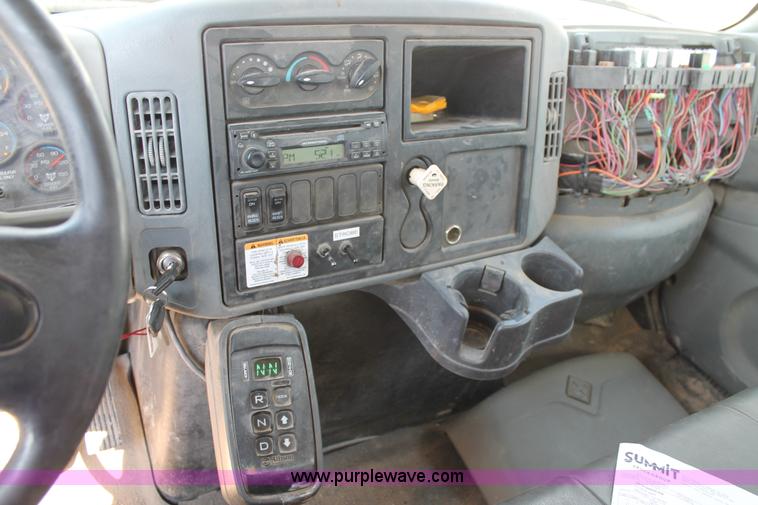 image for item J1457 2008 International DuraStar 4400 digger derrick truck