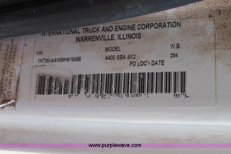 image for item J1457 2008 International DuraStar 4400 digger derrick truck