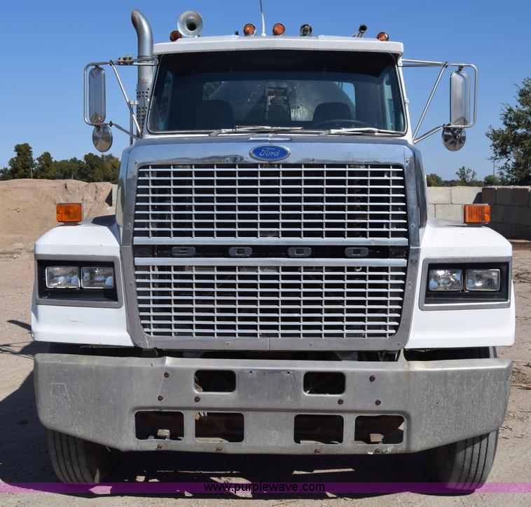 image for item J7075 1985 Ford 9000 pump truck