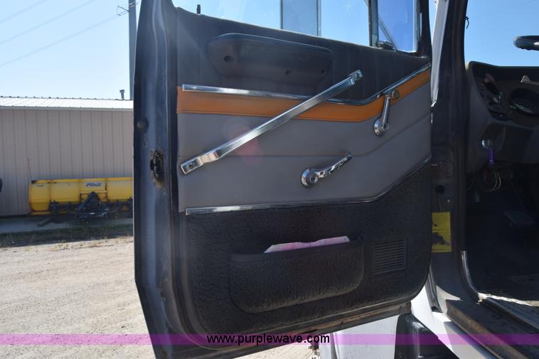 image for item J7075 1985 Ford 9000 pump truck