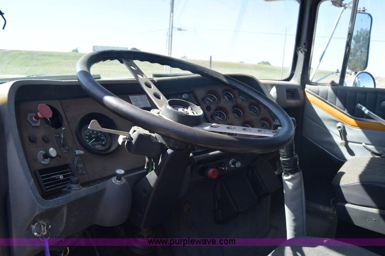 image for item J7075 1985 Ford 9000 pump truck