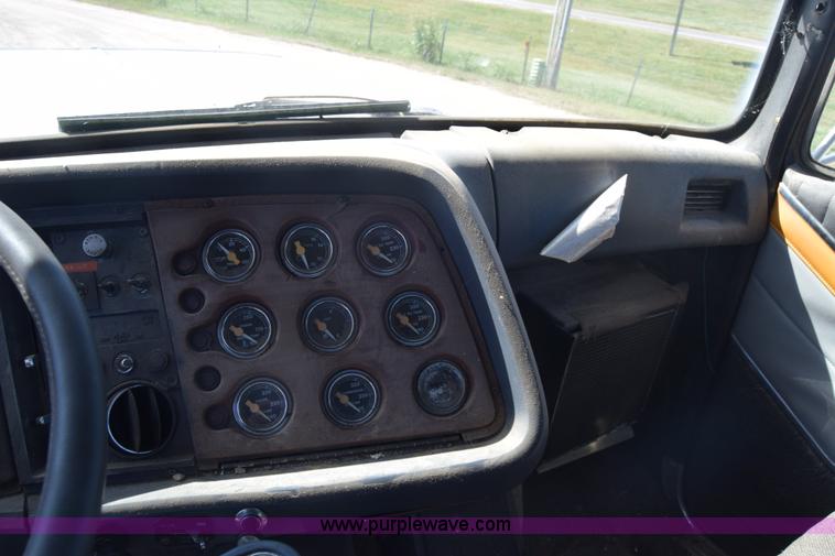 image for item J7075 1985 Ford 9000 pump truck