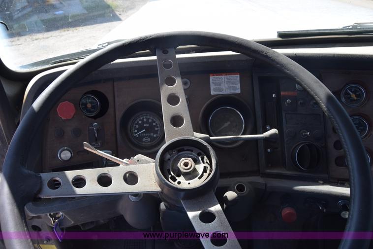 image for item J7075 1985 Ford 9000 pump truck