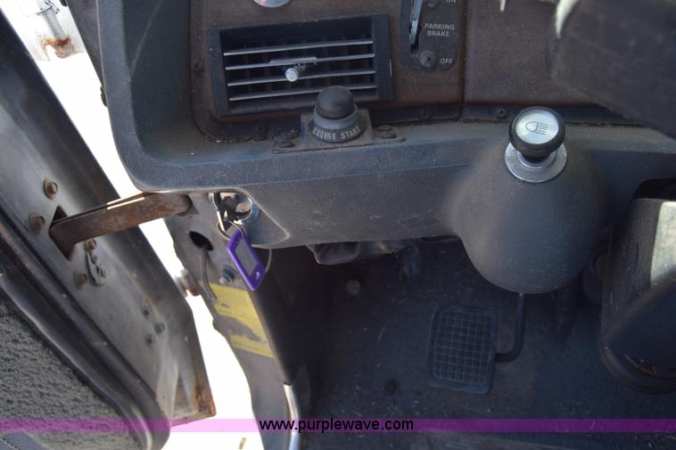 image for item J7075 1985 Ford 9000 pump truck