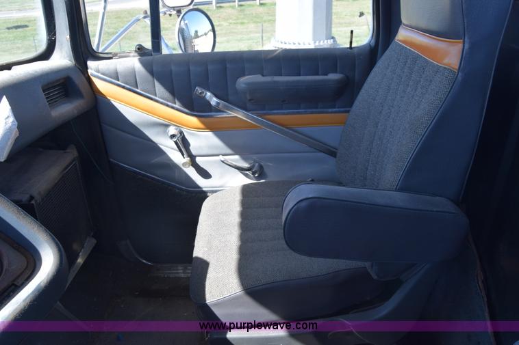 image for item J7075 1985 Ford 9000 pump truck