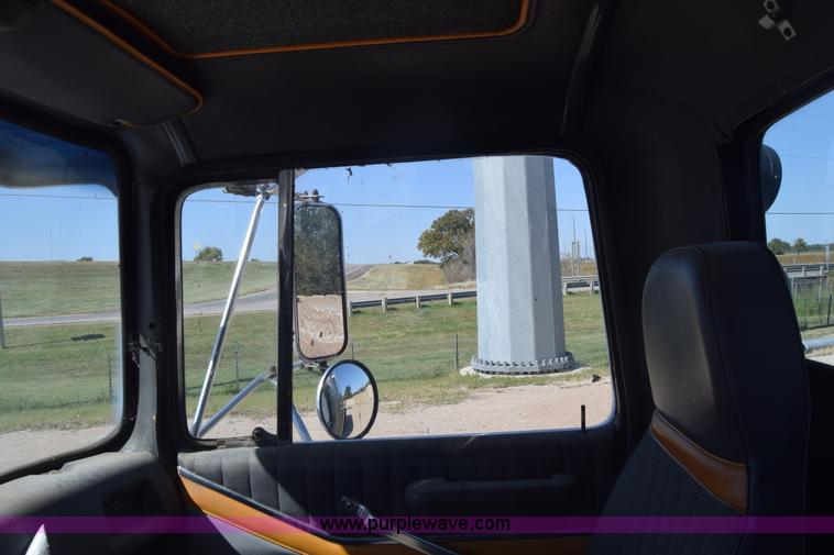 image for item J7075 1985 Ford 9000 pump truck