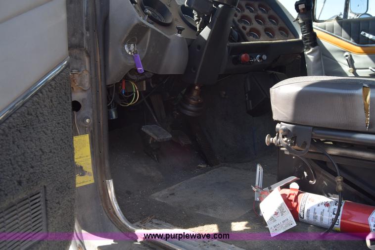 image for item J7075 1985 Ford 9000 pump truck