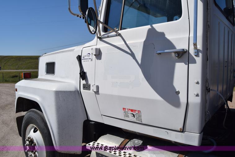 image for item J7075 1985 Ford 9000 pump truck