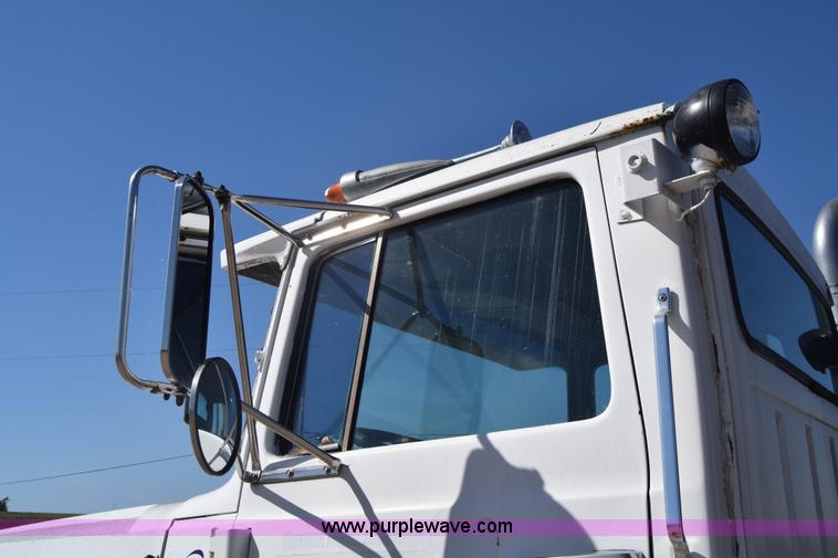 image for item J7075 1985 Ford 9000 pump truck