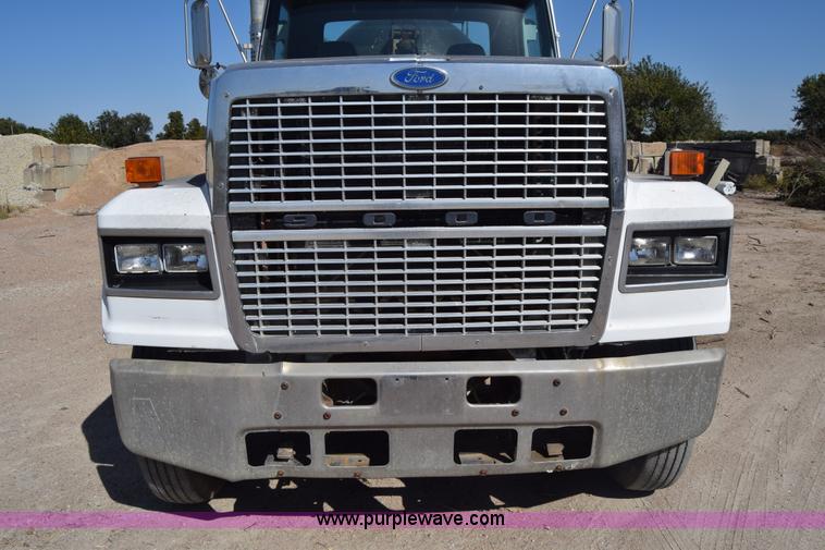image for item J7075 1985 Ford 9000 pump truck