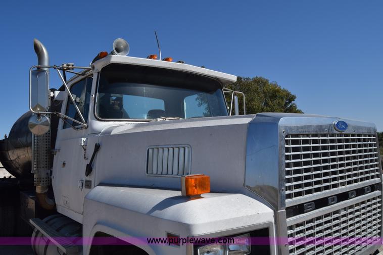 image for item J7075 1985 Ford 9000 pump truck