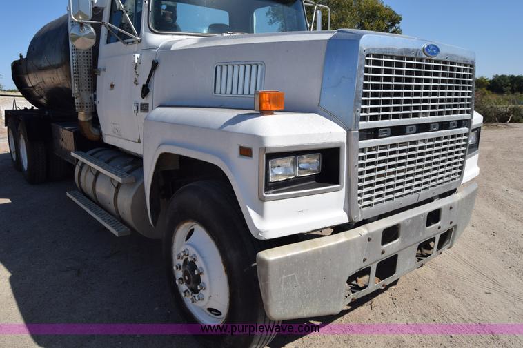 image for item J7075 1985 Ford 9000 pump truck