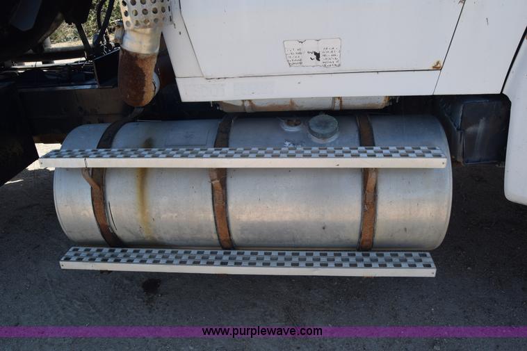 image for item J7075 1985 Ford 9000 pump truck