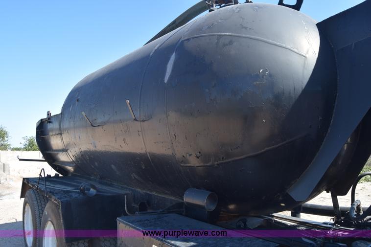 image for item J7075 1985 Ford 9000 pump truck