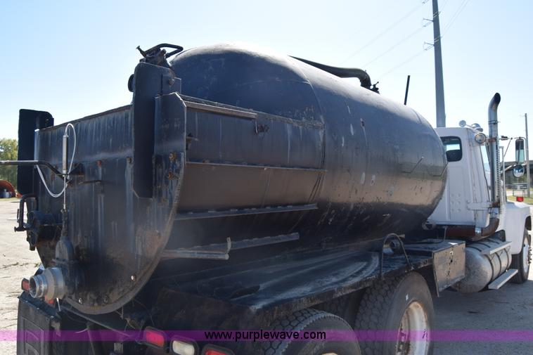 image for item J7075 1985 Ford 9000 pump truck