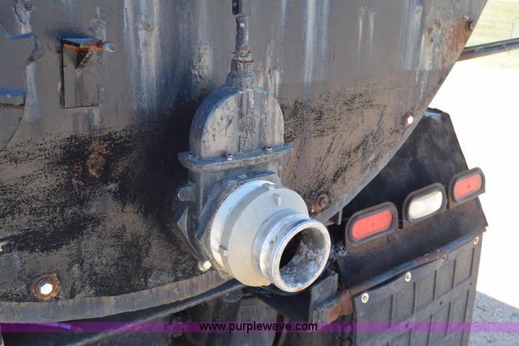 image for item J7075 1985 Ford 9000 pump truck