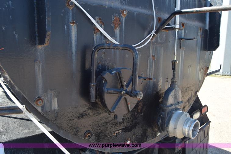 image for item J7075 1985 Ford 9000 pump truck