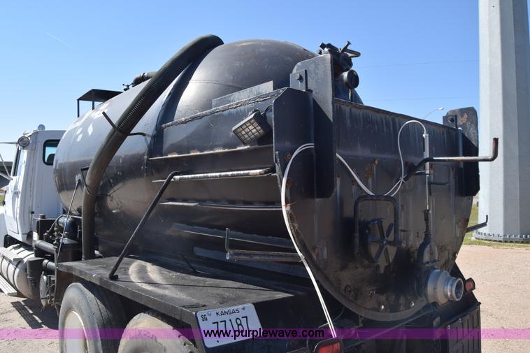 image for item J7075 1985 Ford 9000 pump truck