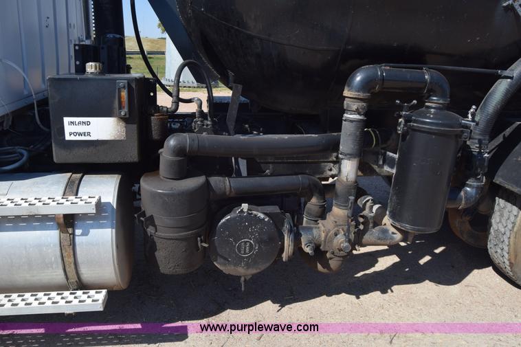 image for item J7075 1985 Ford 9000 pump truck