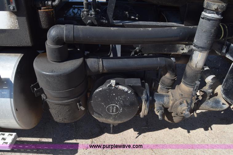 image for item J7075 1985 Ford 9000 pump truck