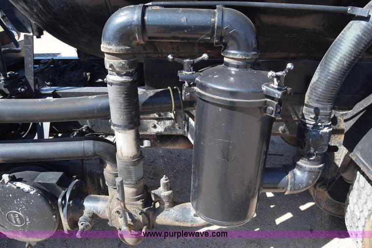 image for item J7075 1985 Ford 9000 pump truck