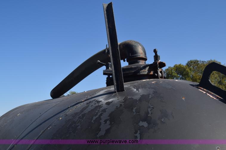 image for item J7075 1985 Ford 9000 pump truck