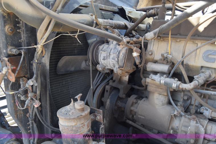 image for item J7075 1985 Ford 9000 pump truck