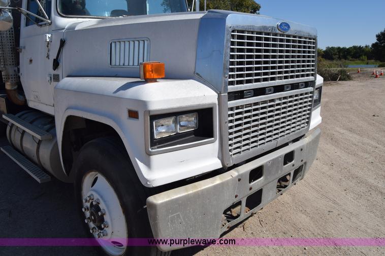 image for item J7075 1985 Ford 9000 pump truck