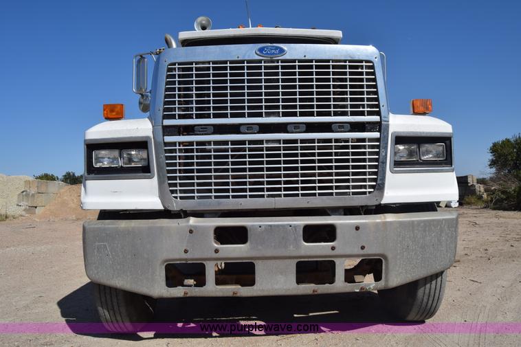 image for item J7075 1985 Ford 9000 pump truck