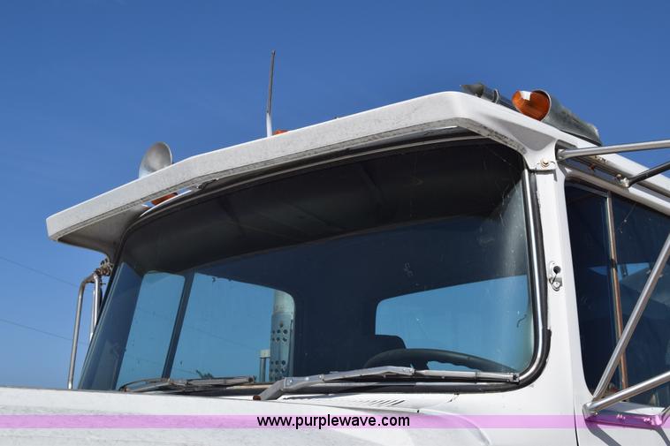 image for item J7075 1985 Ford 9000 pump truck