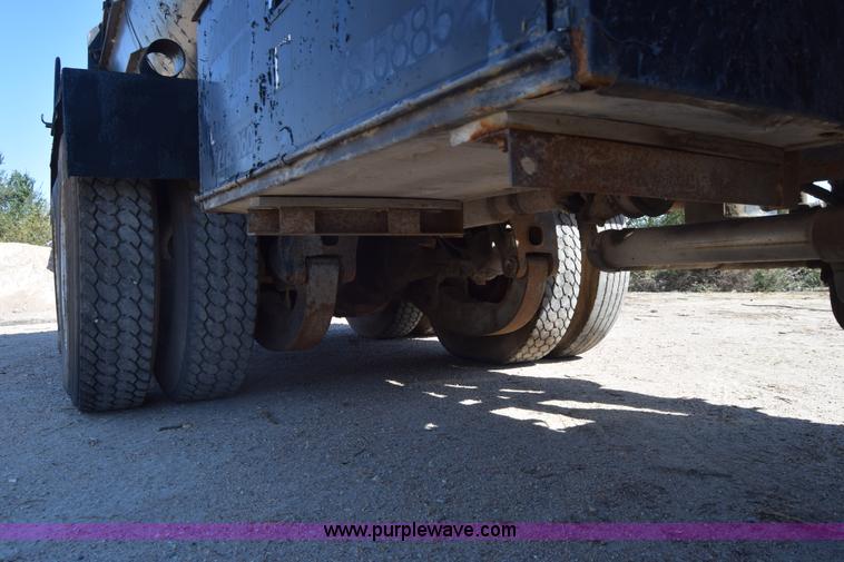 image for item J7075 1985 Ford 9000 pump truck