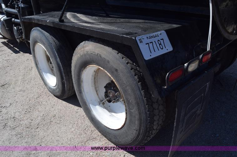 image for item J7075 1985 Ford 9000 pump truck