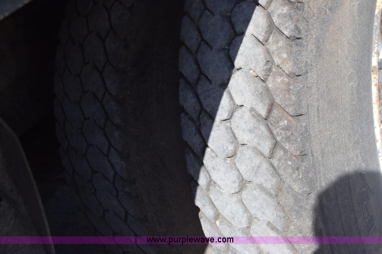 image for item J7075 1985 Ford 9000 pump truck