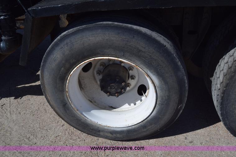 image for item J7075 1985 Ford 9000 pump truck