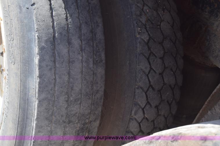 image for item J7075 1985 Ford 9000 pump truck