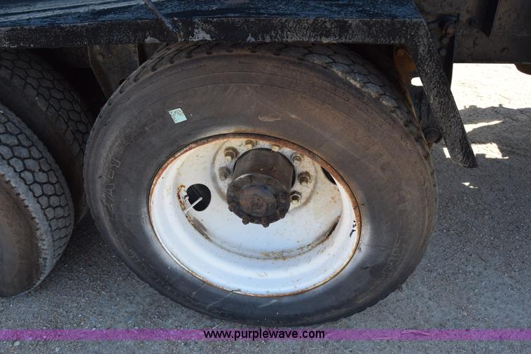 image for item J7075 1985 Ford 9000 pump truck