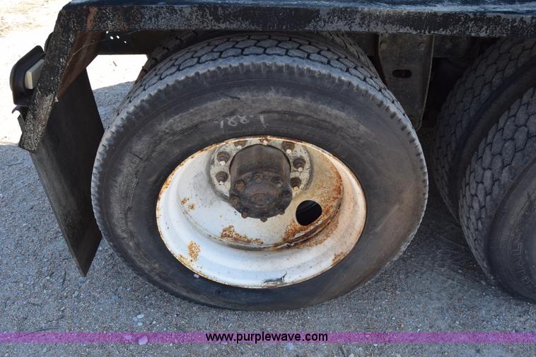 image for item J7075 1985 Ford 9000 pump truck